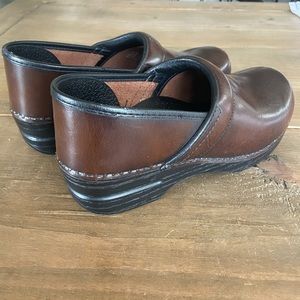 Dansko Clogs / Mules Classic Brown Size 41 / 9.5